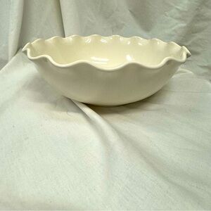 Pfaltzgraff ruffle bowl